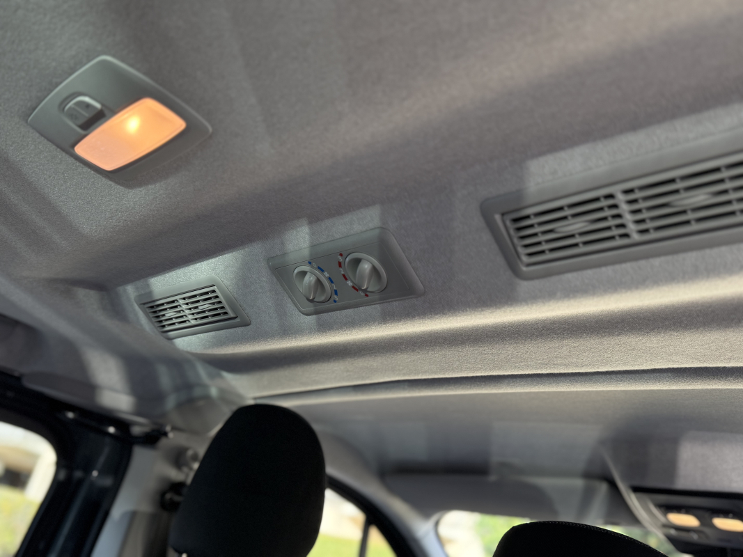 Renault Trafic Combi — 21