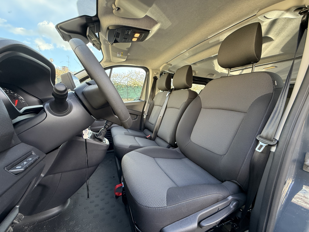 Renault Trafic Combi — 11