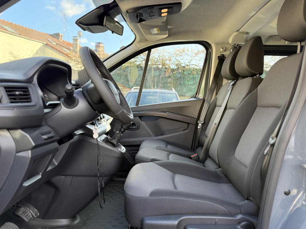 Renault Trafic Combi — 12