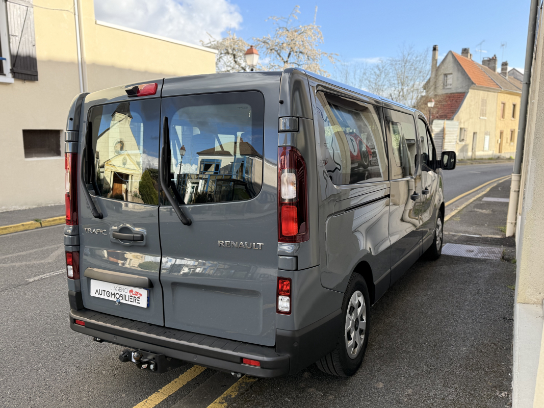 Renault Trafic Combi — 4