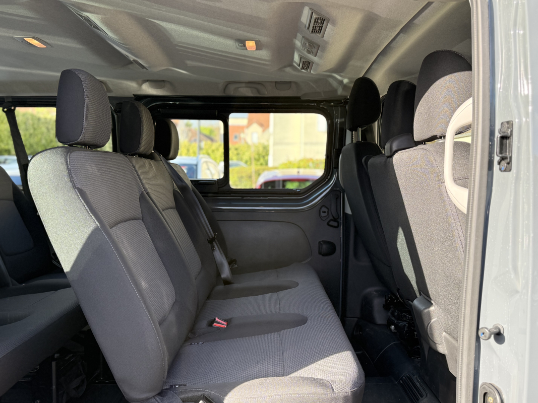 Renault Trafic Combi — 15