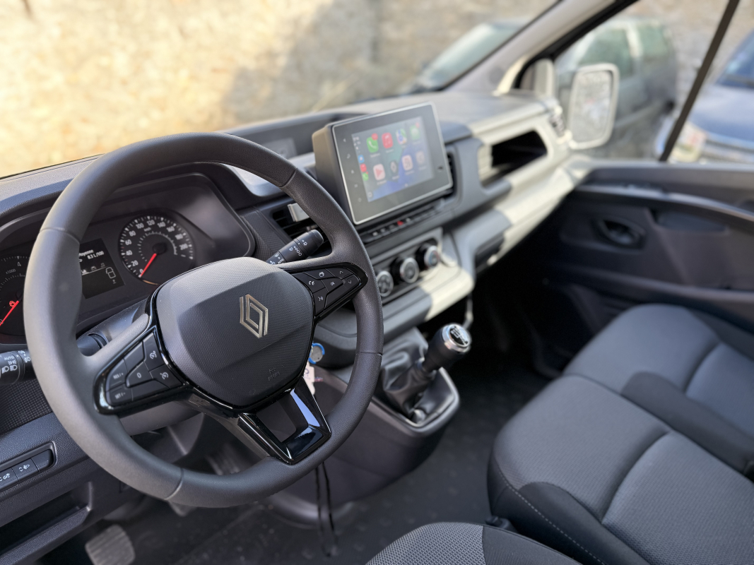 Renault Trafic Combi — 10