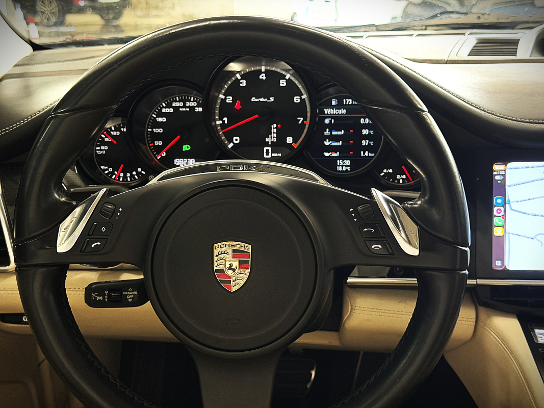 Porsche Panamera — 17