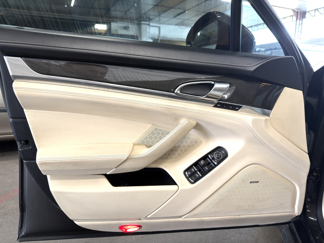 Porsche Panamera — 26