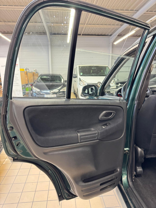 Suzuki Grand Vitara — 25