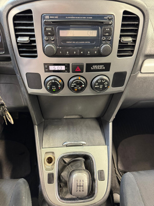 Suzuki Grand Vitara — 16