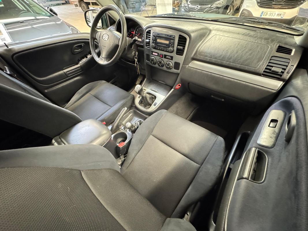 Suzuki Grand Vitara — 18
