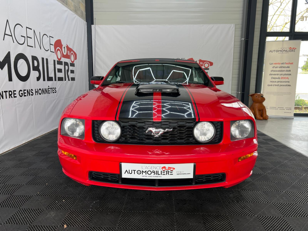 Ford Mustang Convertible — 5