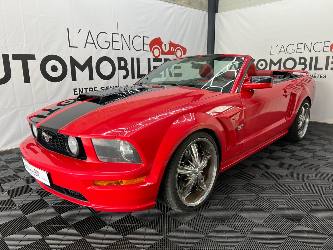 Ford Mustang Convertible — 4