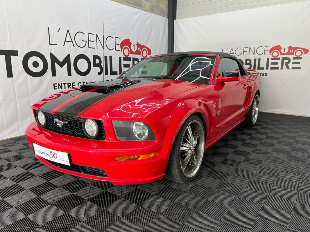 Ford Mustang Convertible — 3