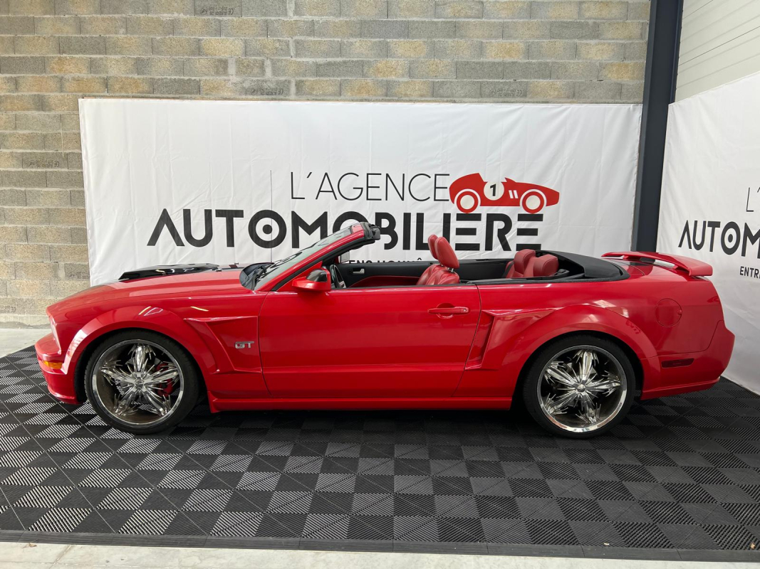 Ford Mustang Convertible — 8