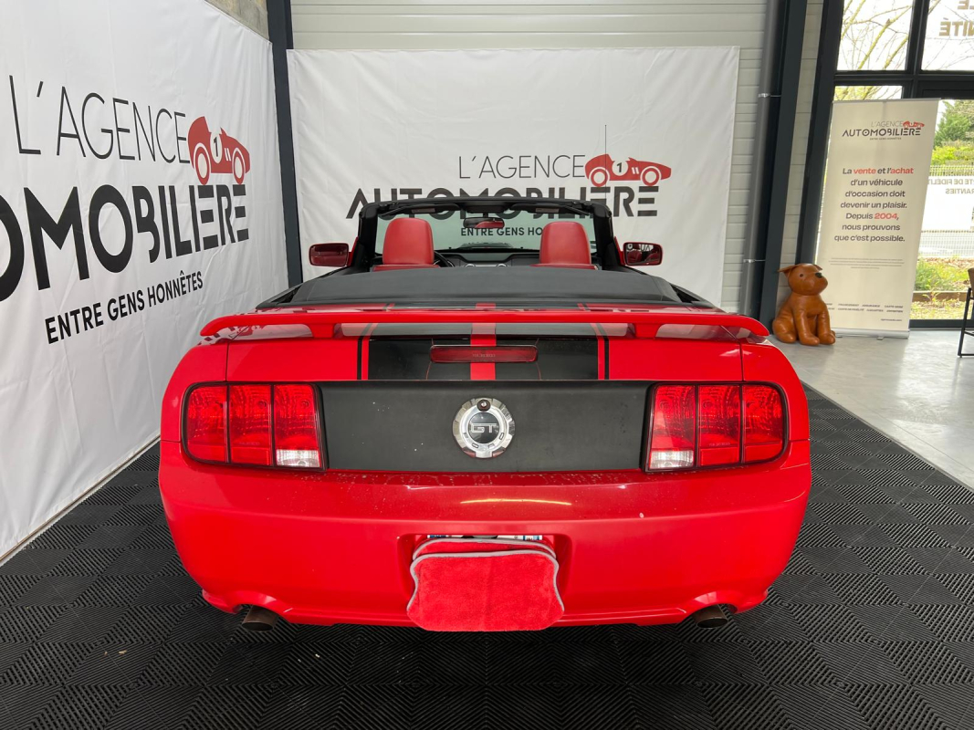 Ford Mustang Convertible — 10