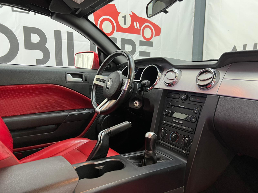 Ford Mustang Convertible — 16