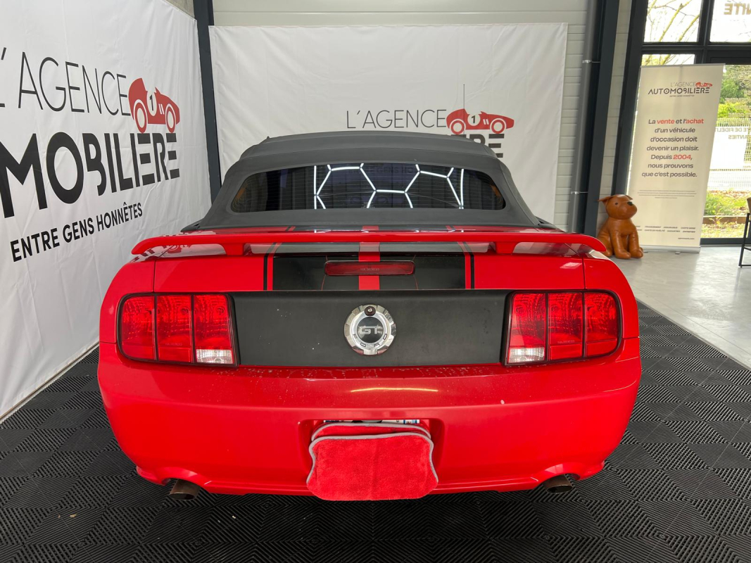 Ford Mustang Convertible — 9