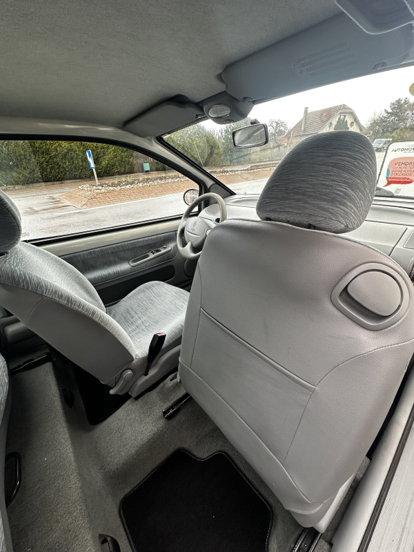 Renault Twingo — 16