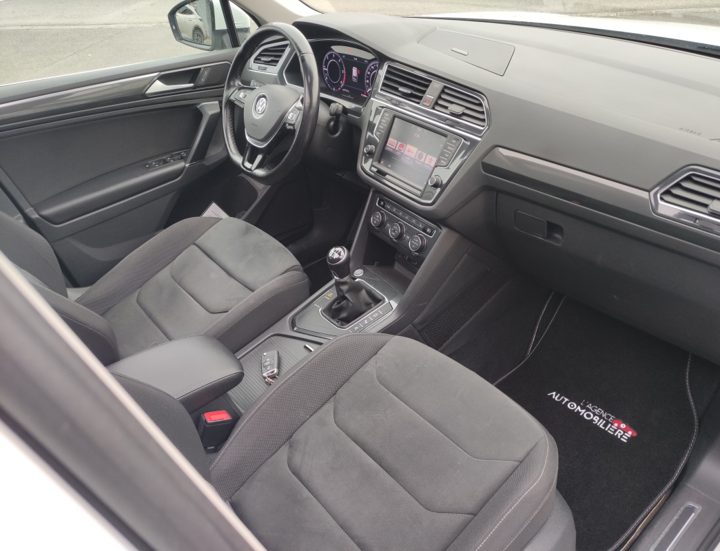 Volkswagen Tiguan — 11