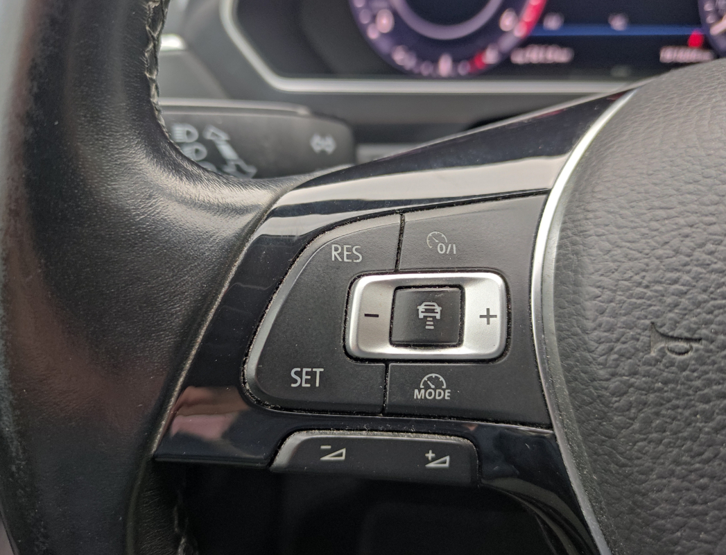 Volkswagen Tiguan — 25