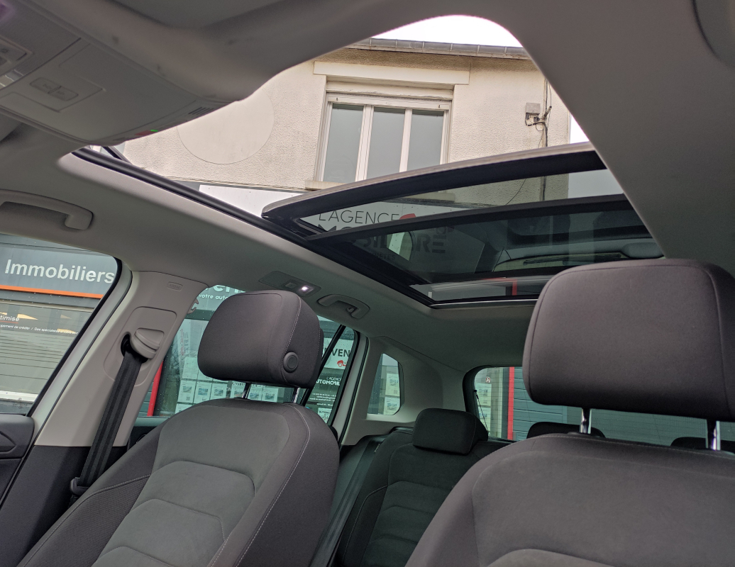 Volkswagen Tiguan — 2