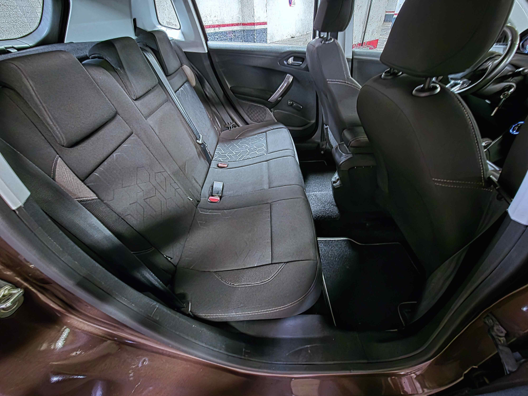 Peugeot 2008 — 12