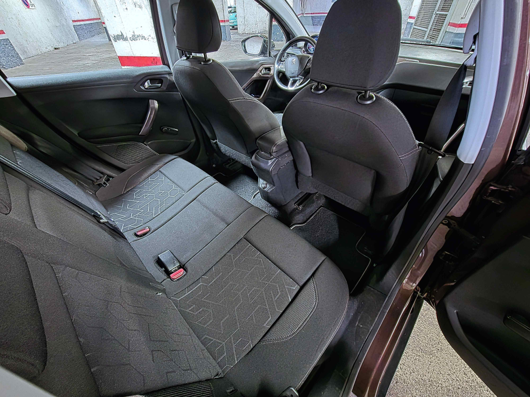 Peugeot 2008 — 28