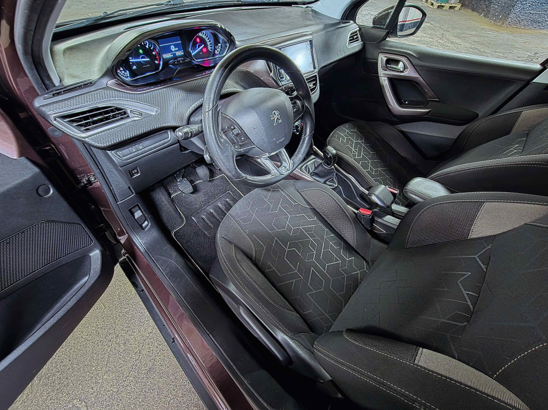 Peugeot 2008 — 17