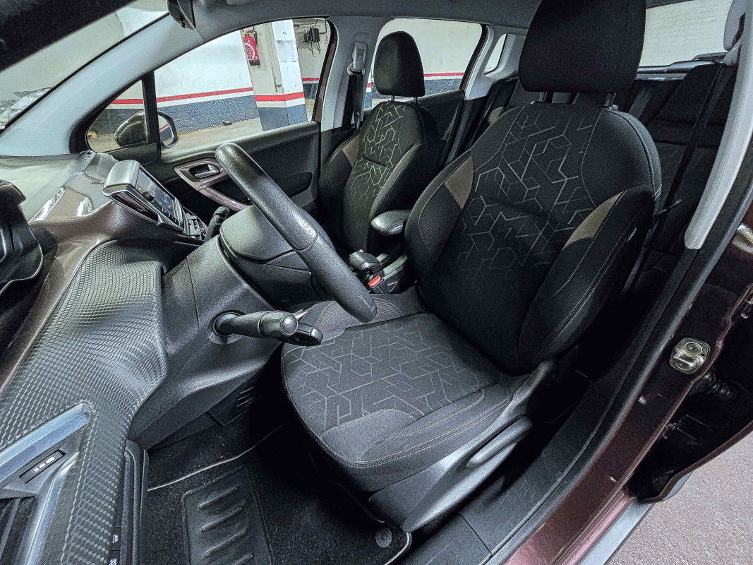 Peugeot 2008 — 16