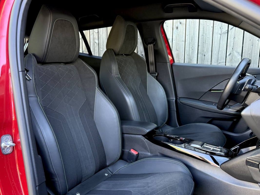 Peugeot 2008 — 8