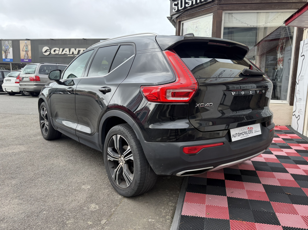 Volvo XC40 — 3