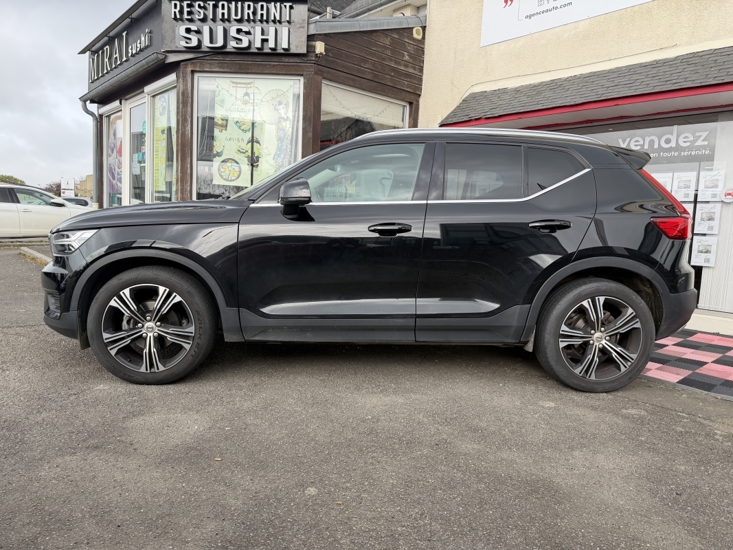 Volvo XC40 — 2
