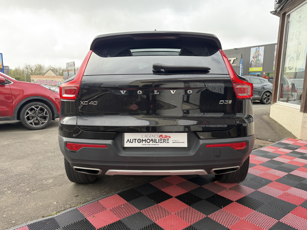 Volvo XC40 — 4