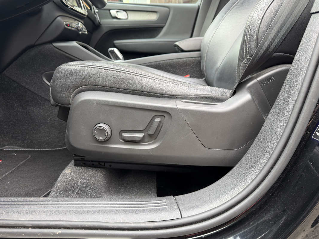 Volvo XC40 — 30