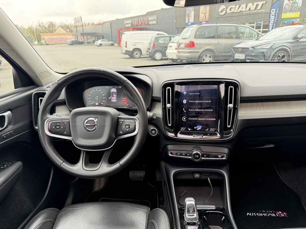 Volvo XC40 — 12