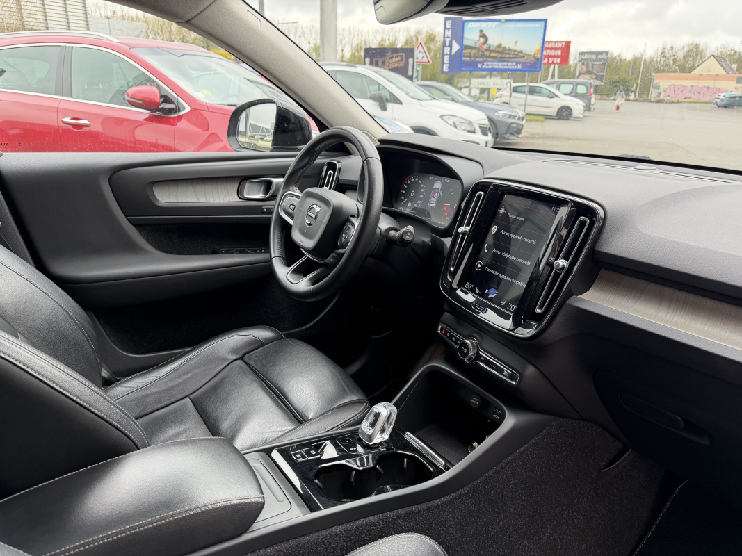 Volvo XC40 — 25