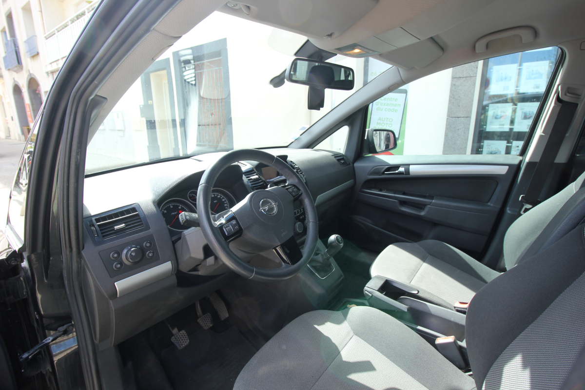 Opel Zafira — 10