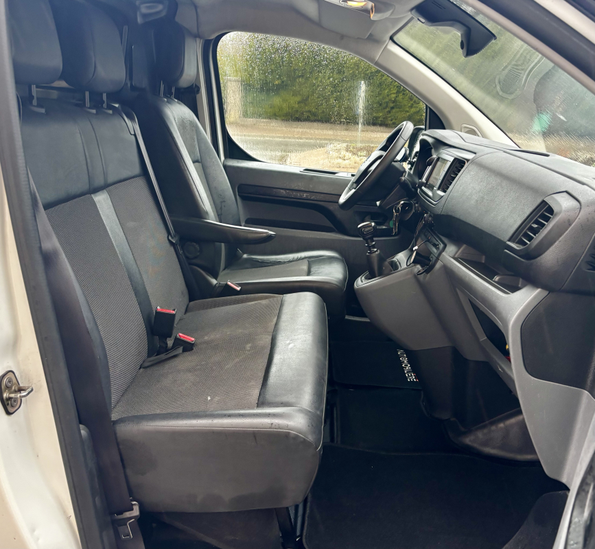 Opel Vivaro — 15