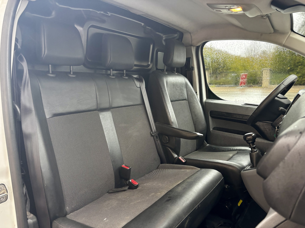 Opel Vivaro — 16