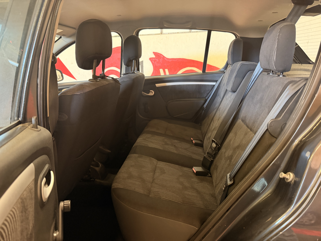 Dacia Sandero — 14