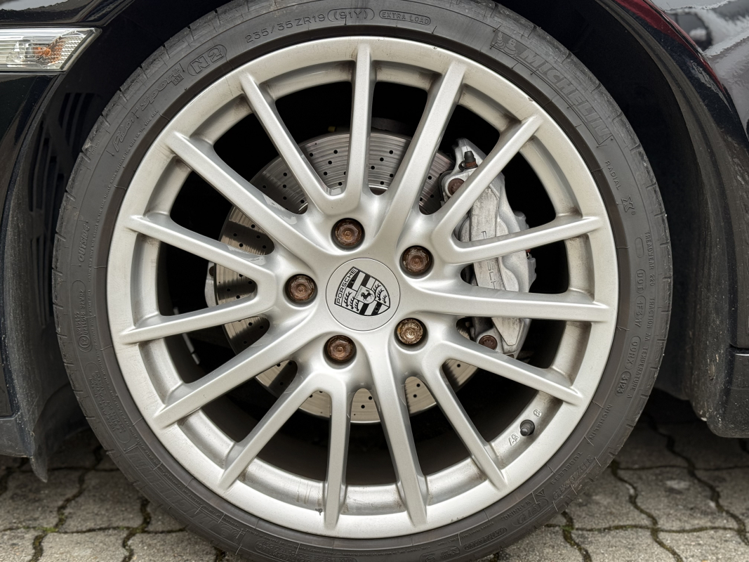 Porsche 911 — 24