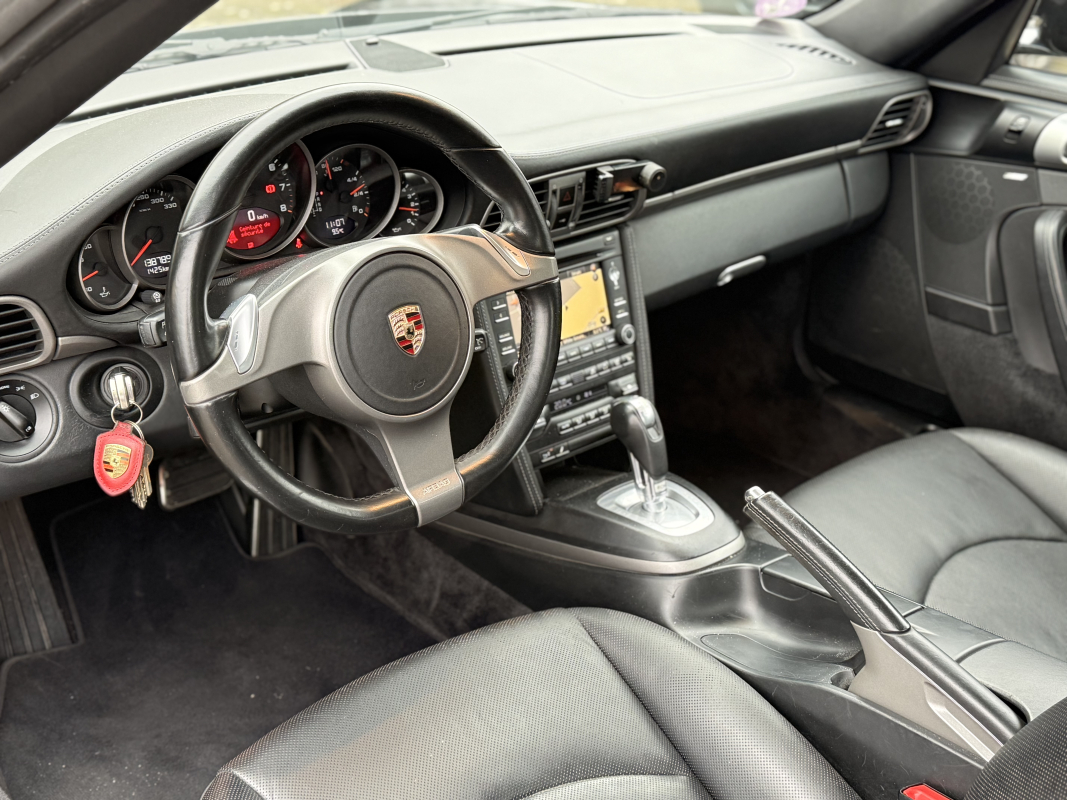 Porsche 911 — 9