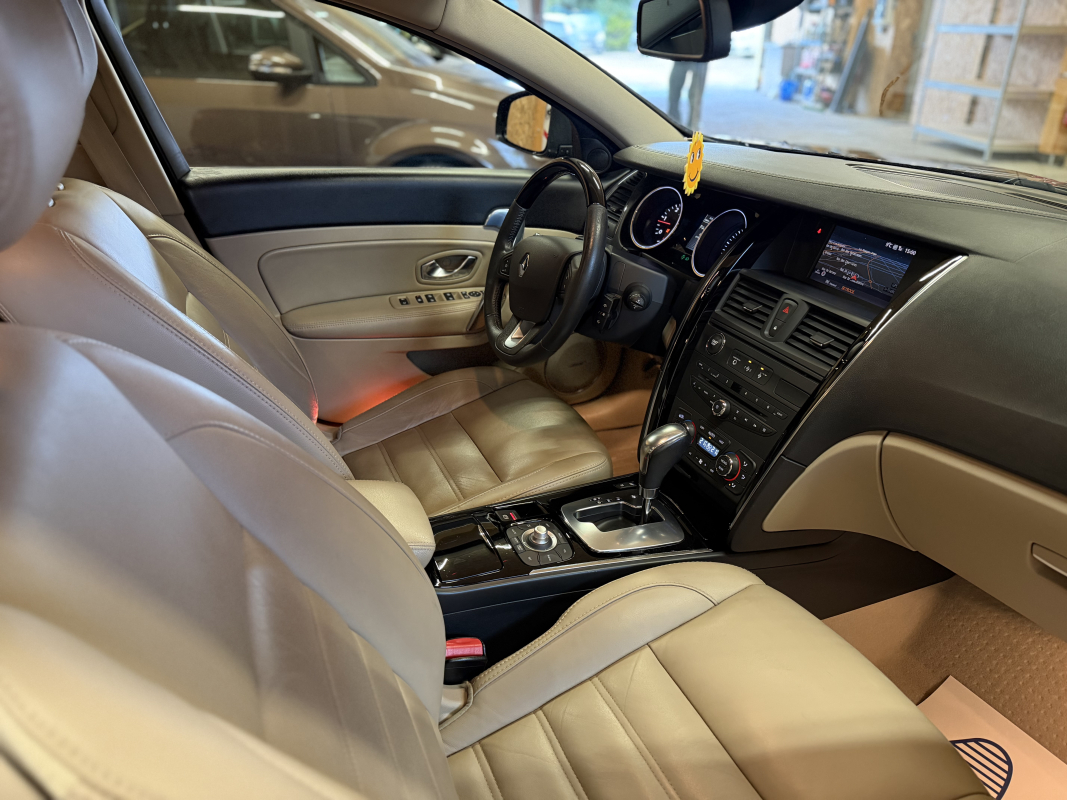 Renault Latitude — 12
