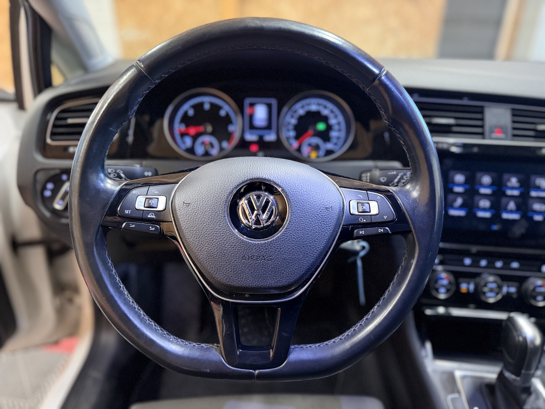Volkswagen Golf — 16