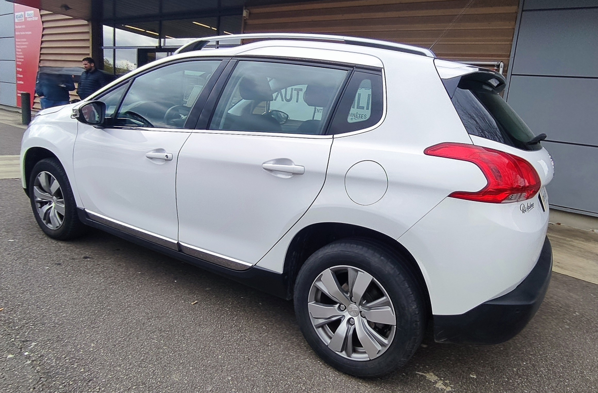 Peugeot 2008 — 8