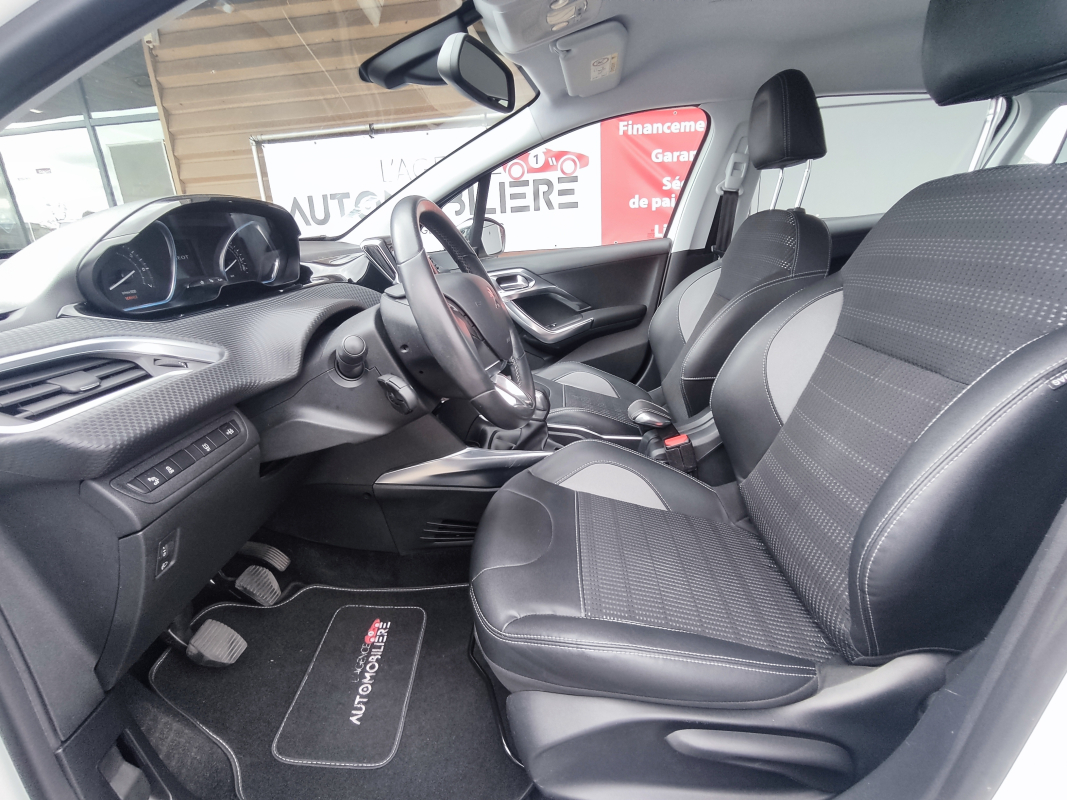 Peugeot 2008 — 12