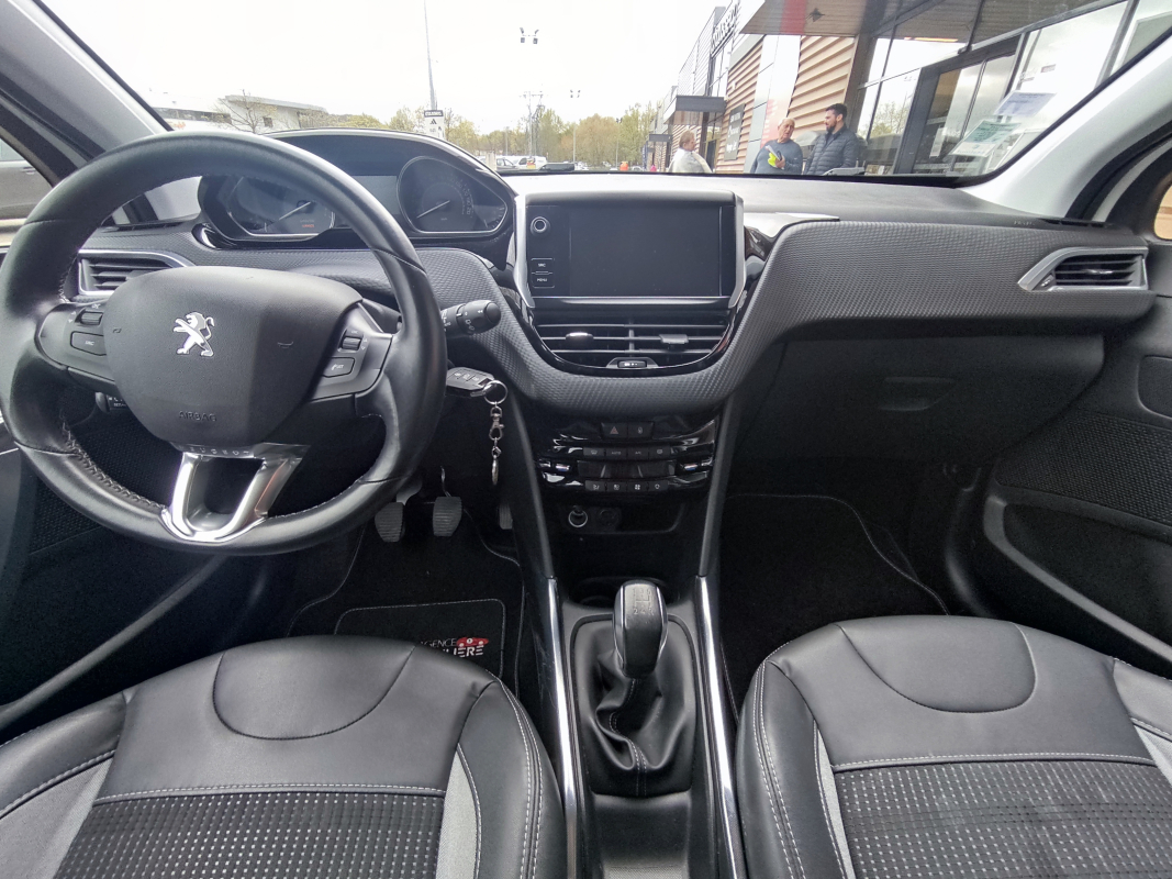 Peugeot 2008 — 17