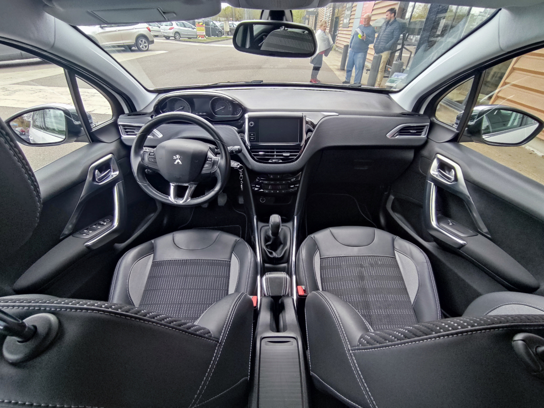 Peugeot 2008 — 18