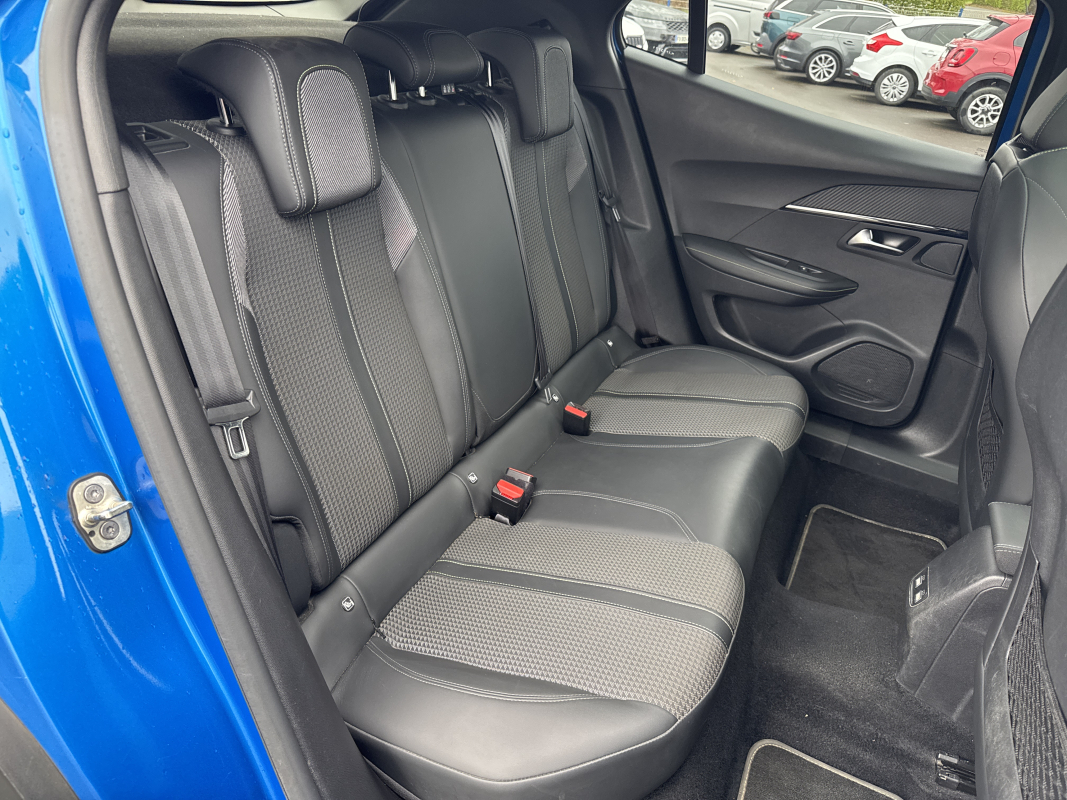 Peugeot 2008 — 21