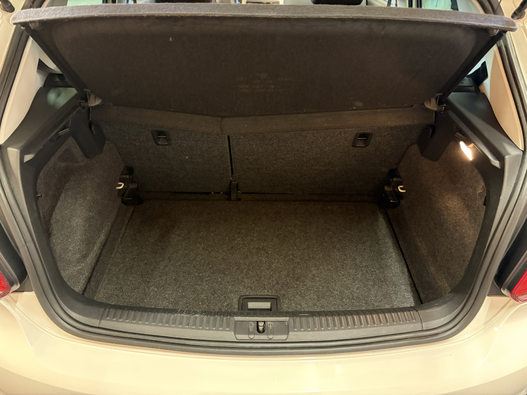 Volkswagen Polo — 5