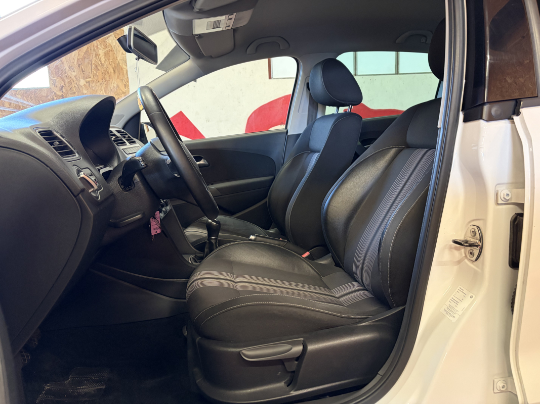 Volkswagen Polo — 12