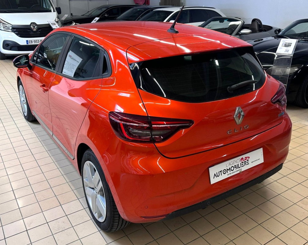 Renault Clio — 12
