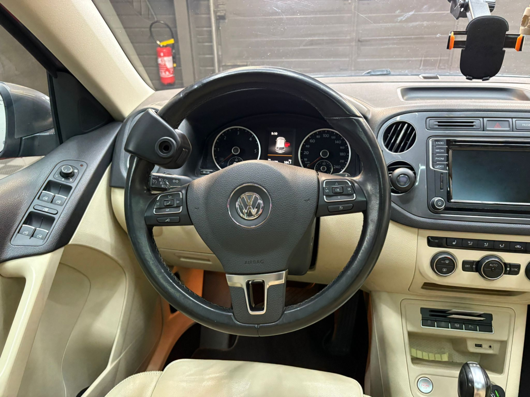 Volkswagen Tiguan — 14